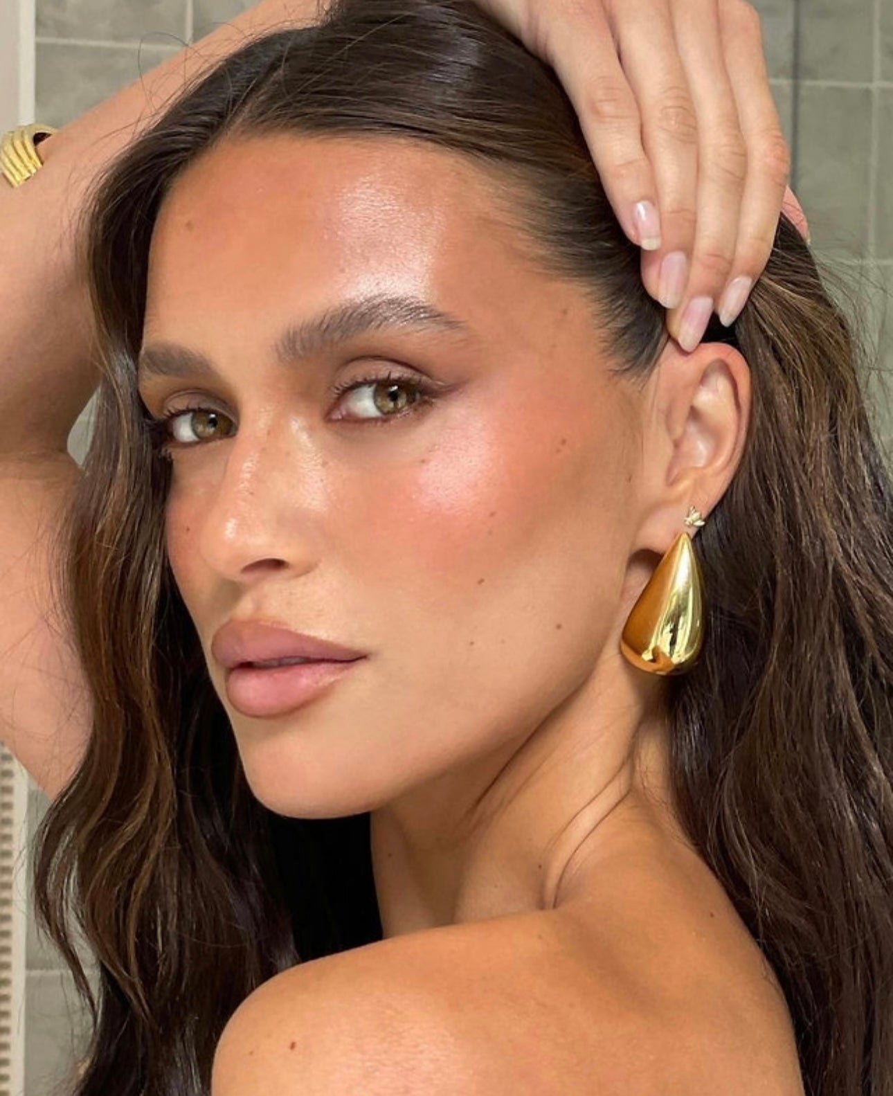 Golden Teardrop Statement Earrings đâ¨