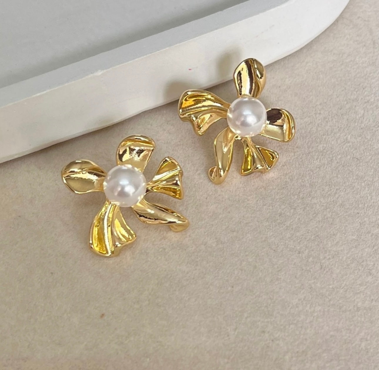 Golden Bloom Pearl Earrings đ¸â¨