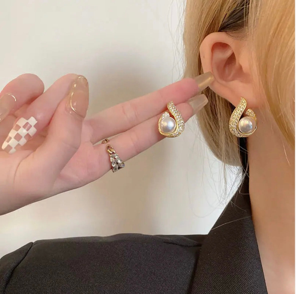 Mermaid Pearl Earring