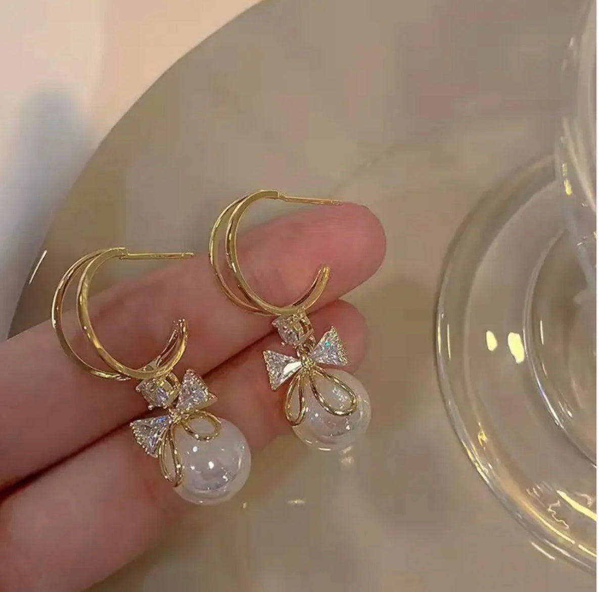 Elegant Bow Pearl Drop