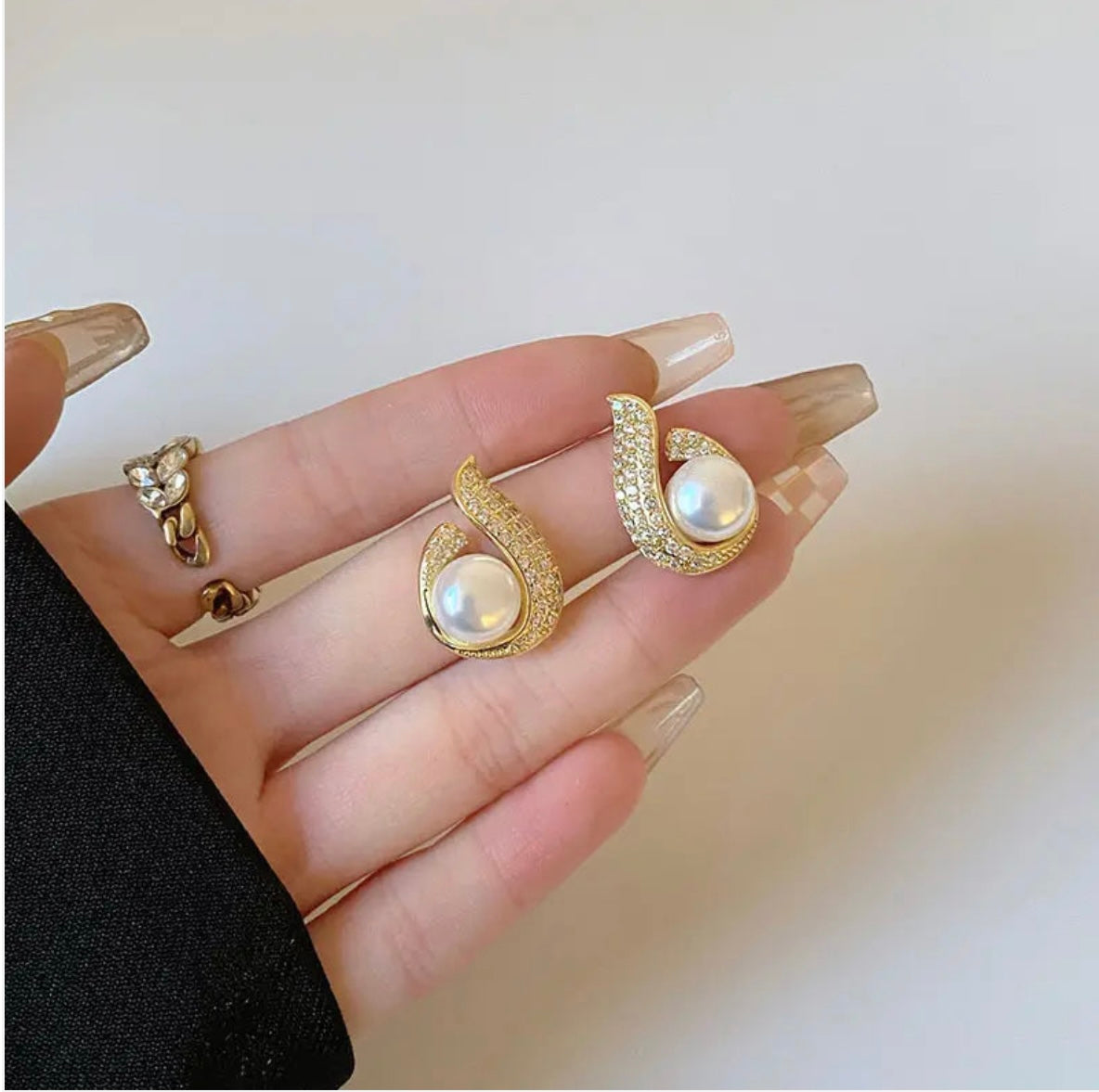 Mermaid Pearl Earring