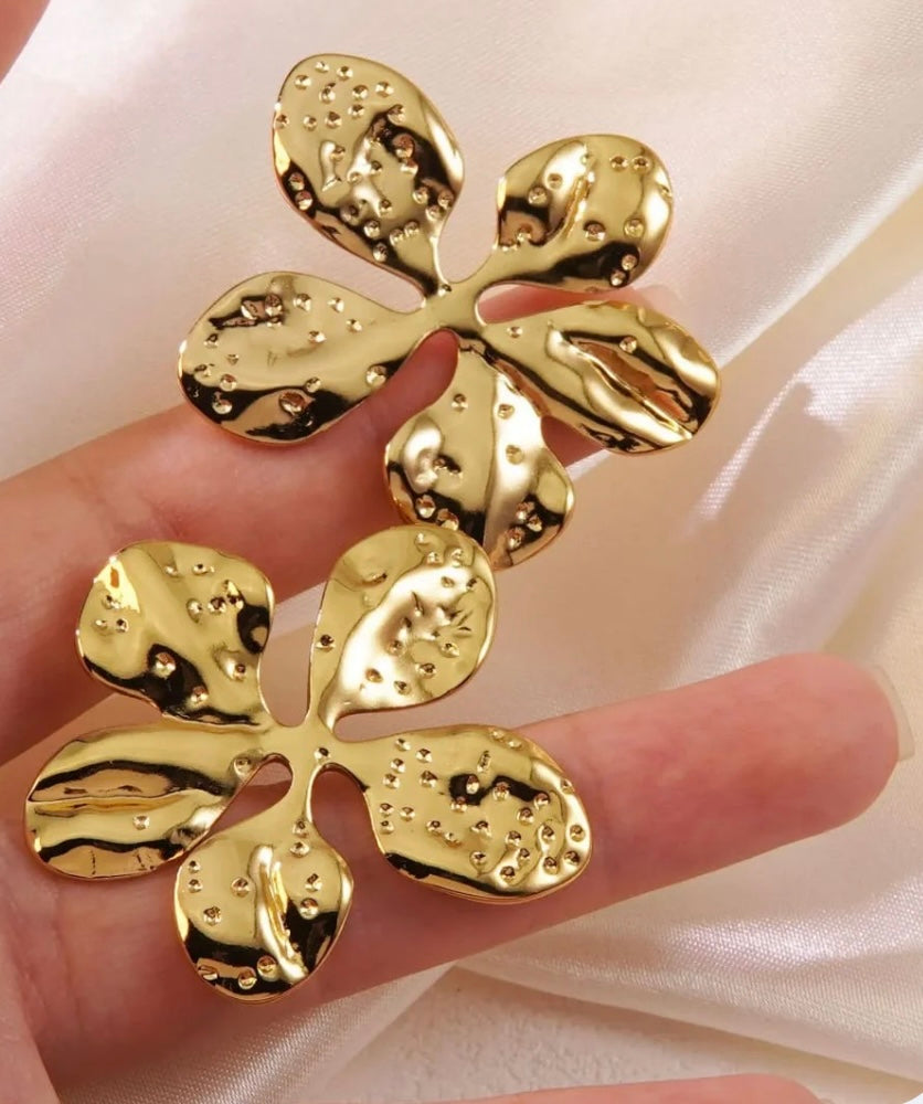 Golden Bloom Hammered Floral Earrings – Fayra Jewels