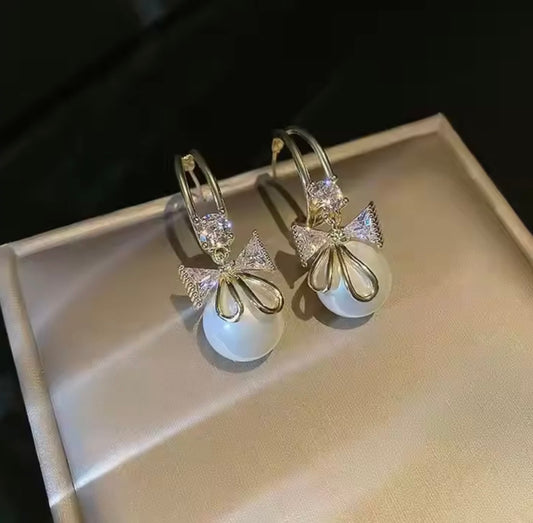 Elegant Bow Pearl Drop