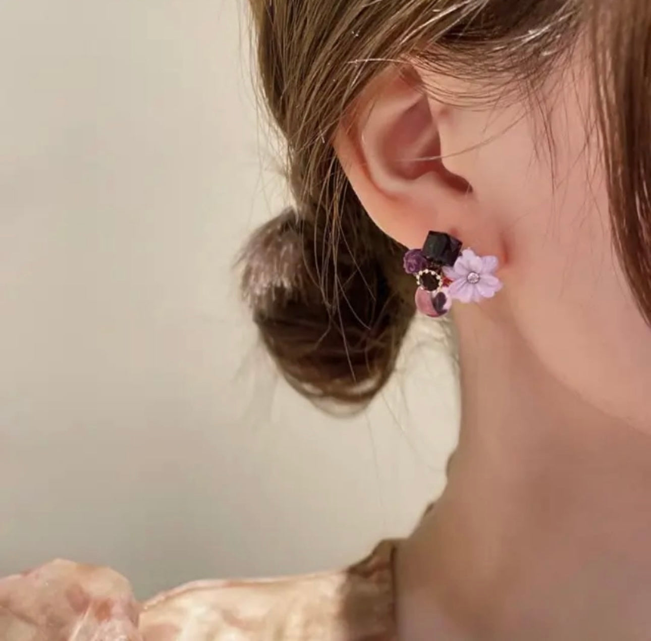 🌸 Title:
Purple Bloom Stud Earrings