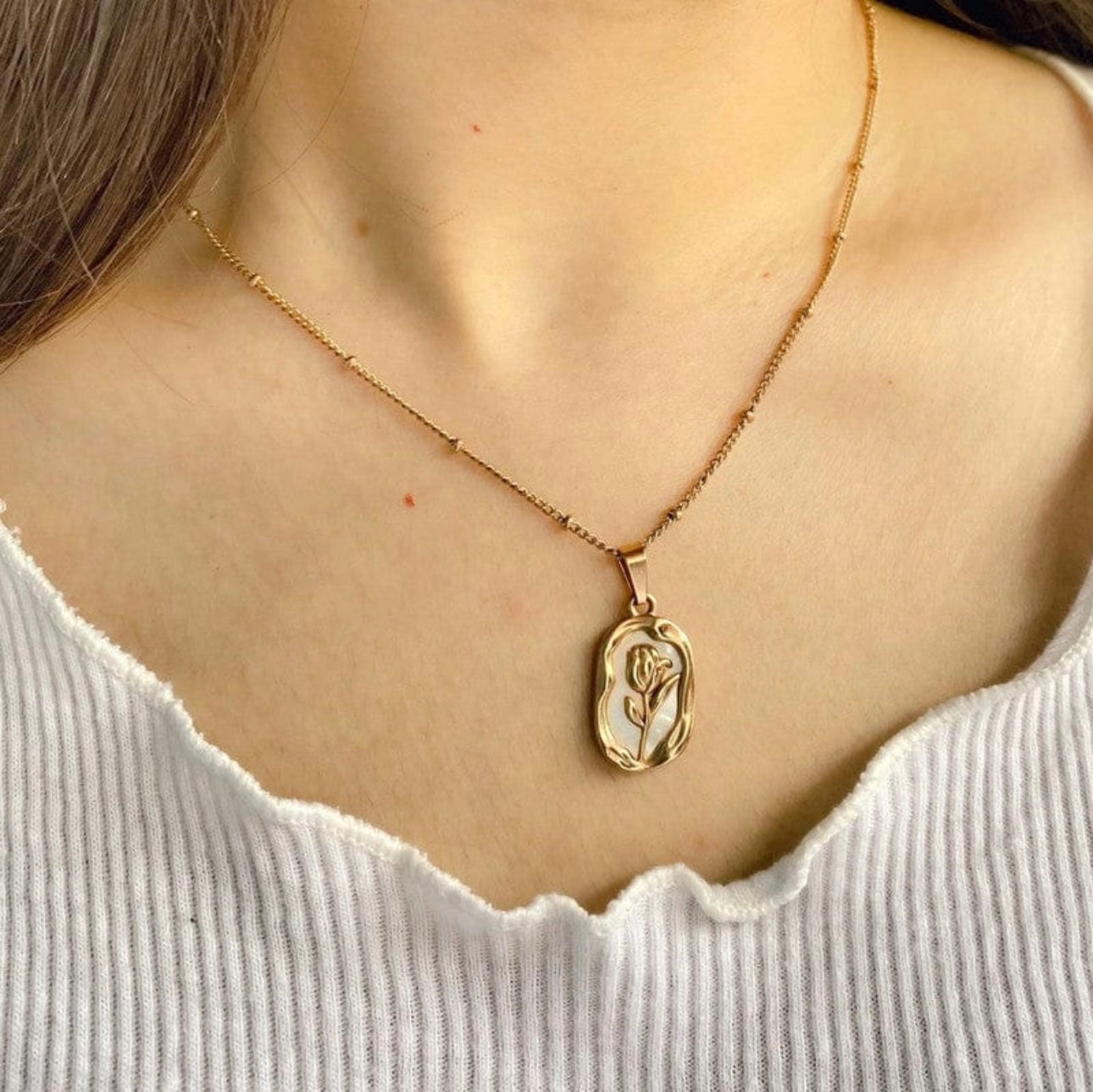 Rose Blossom Pendant Necklace – Timeless Golden Elegance 🌹✨