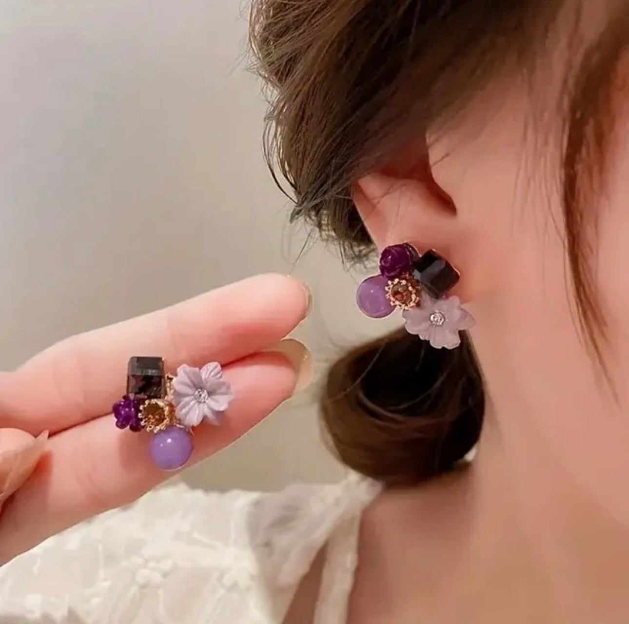 🌸 Title:
Purple Bloom Stud Earrings