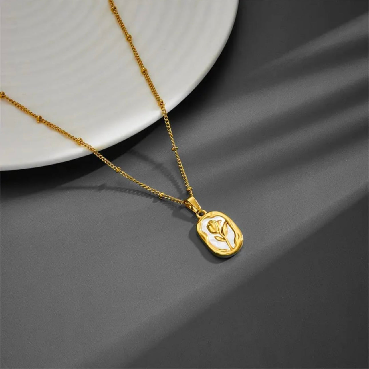 Rose Blossom Pendant Necklace – Timeless Golden Elegance 🌹✨