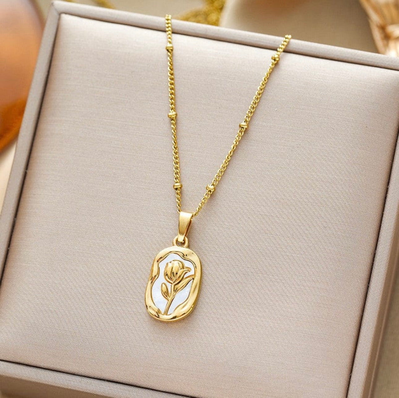 Rose Blossom Pendant Necklace – Timeless Golden Elegance 🌹✨