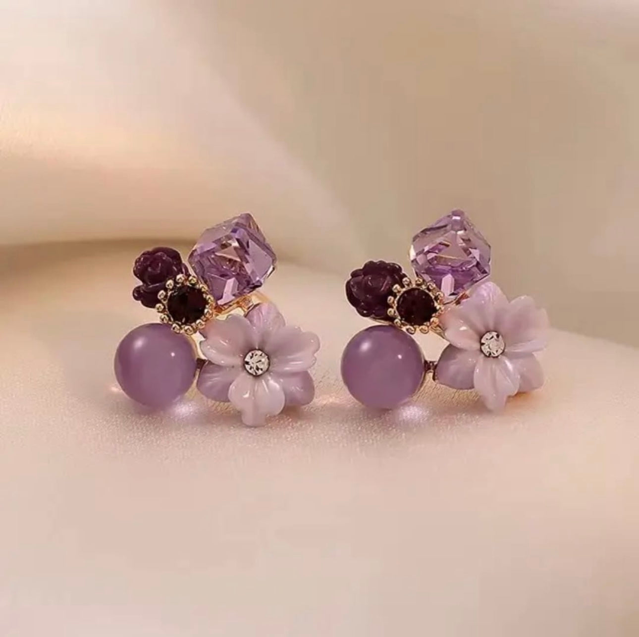 🌸 Title:
Purple Bloom Stud Earrings